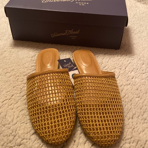 Universal Thread Shoes - NWT Universal Thread Jen Flats Size 8